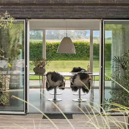 Spacious Architect-designed 2 Baths